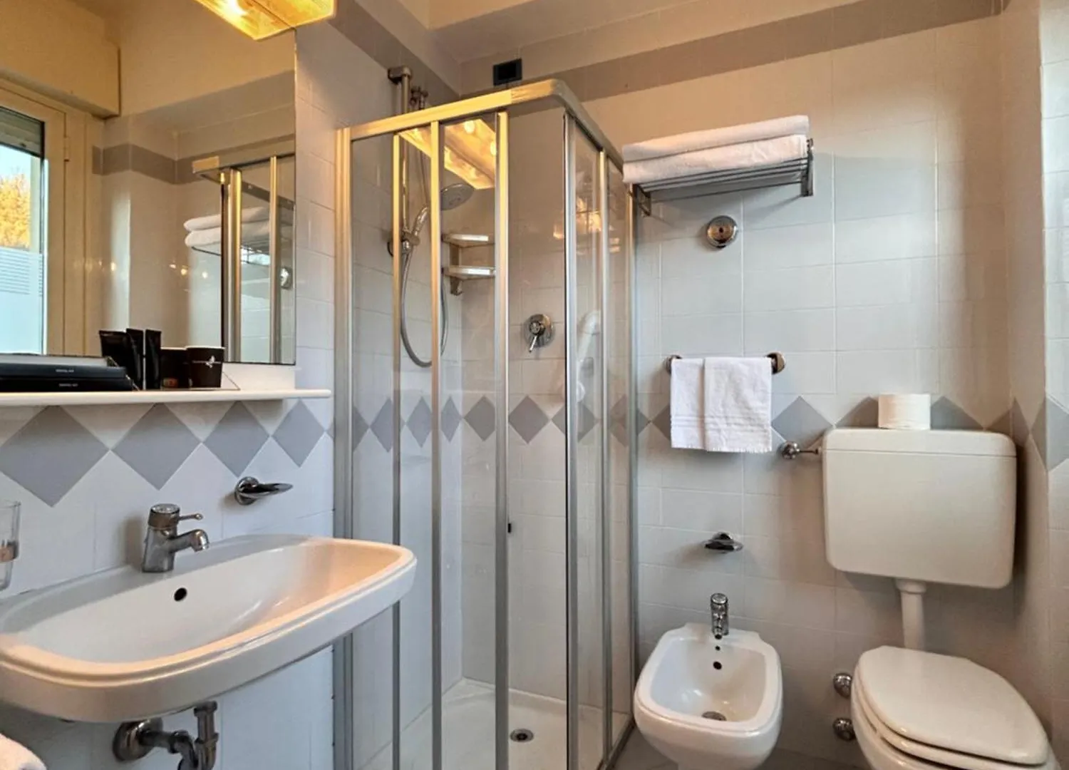 Hotel Falco D'Oro Tole Italy