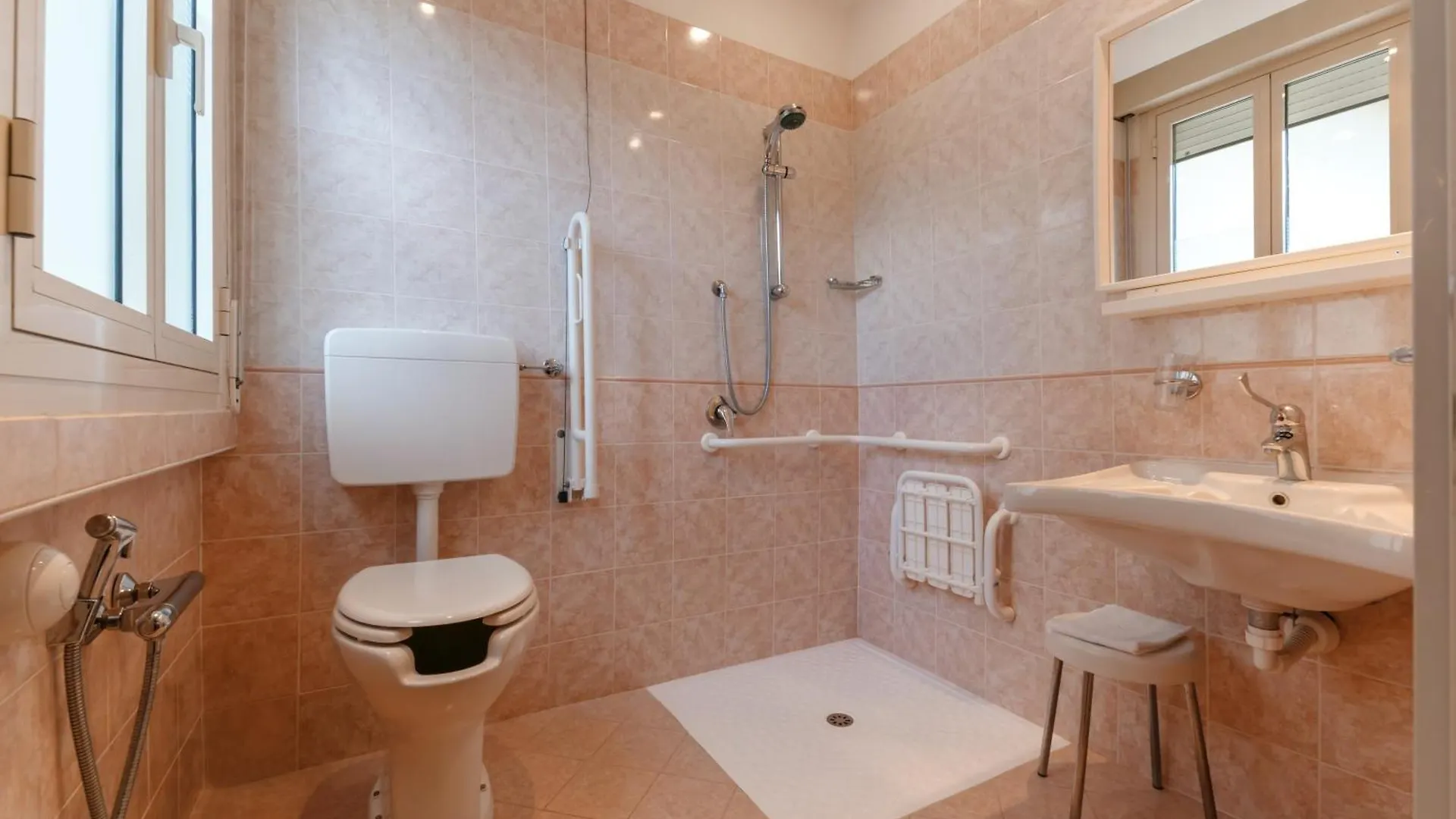 Hotel Falco D'Oro Tole