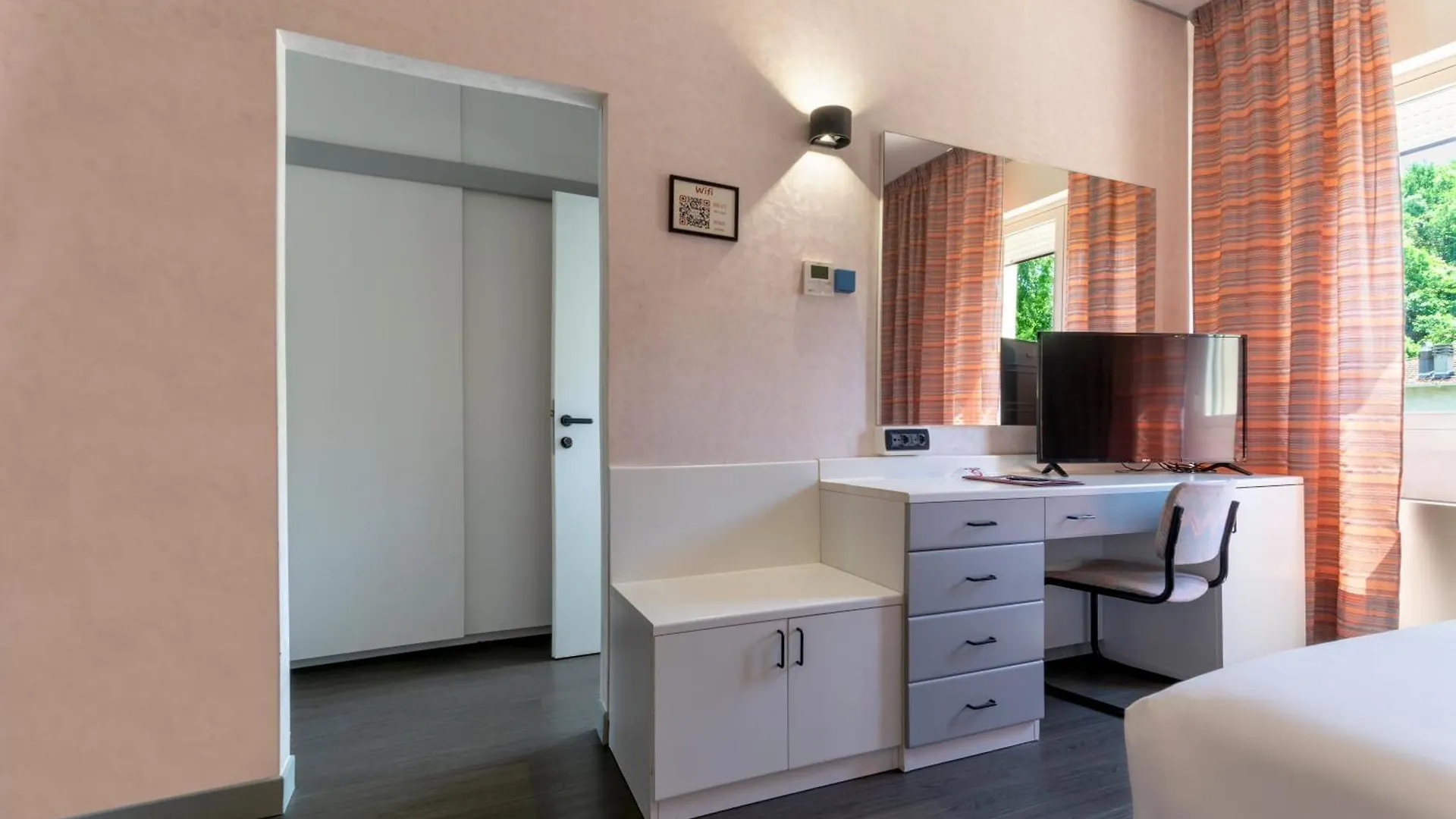 Hotel Falco D'Oro Tole 4*,