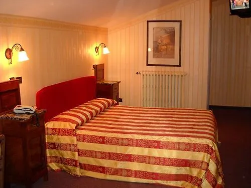 Hotel Falco D'Oro Tole Italy
