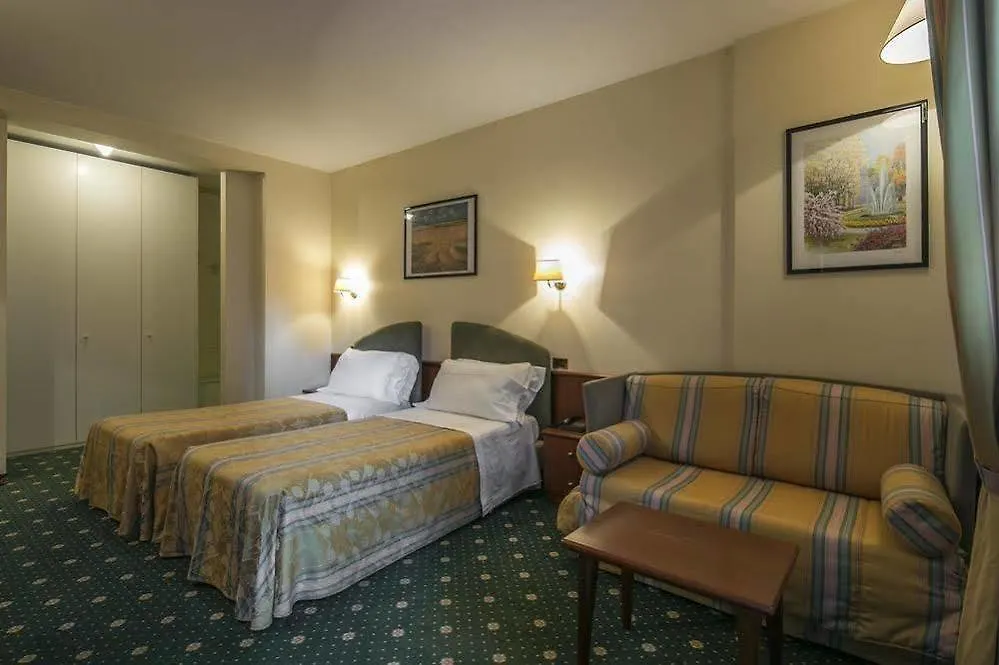 Hotel Falco D'Oro Tole 4*,  Italy