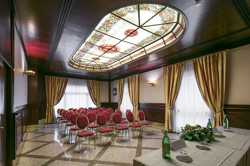 Hotel Falco D'Oro تول
