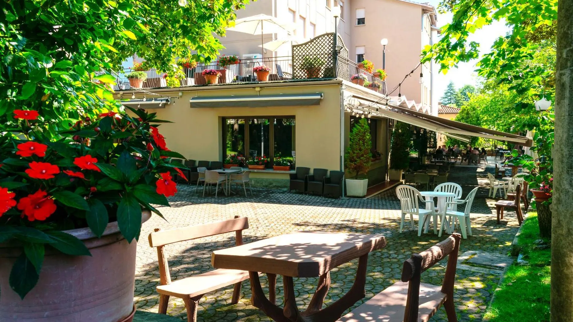 ****  Hotel Falco D'Oro Tole Italy