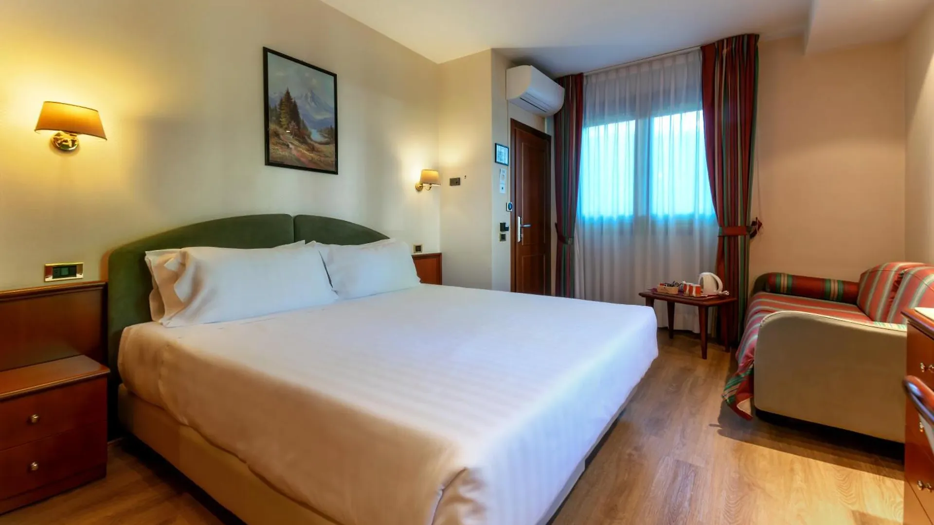 Hotel Falco D'Oro Tole 4*,