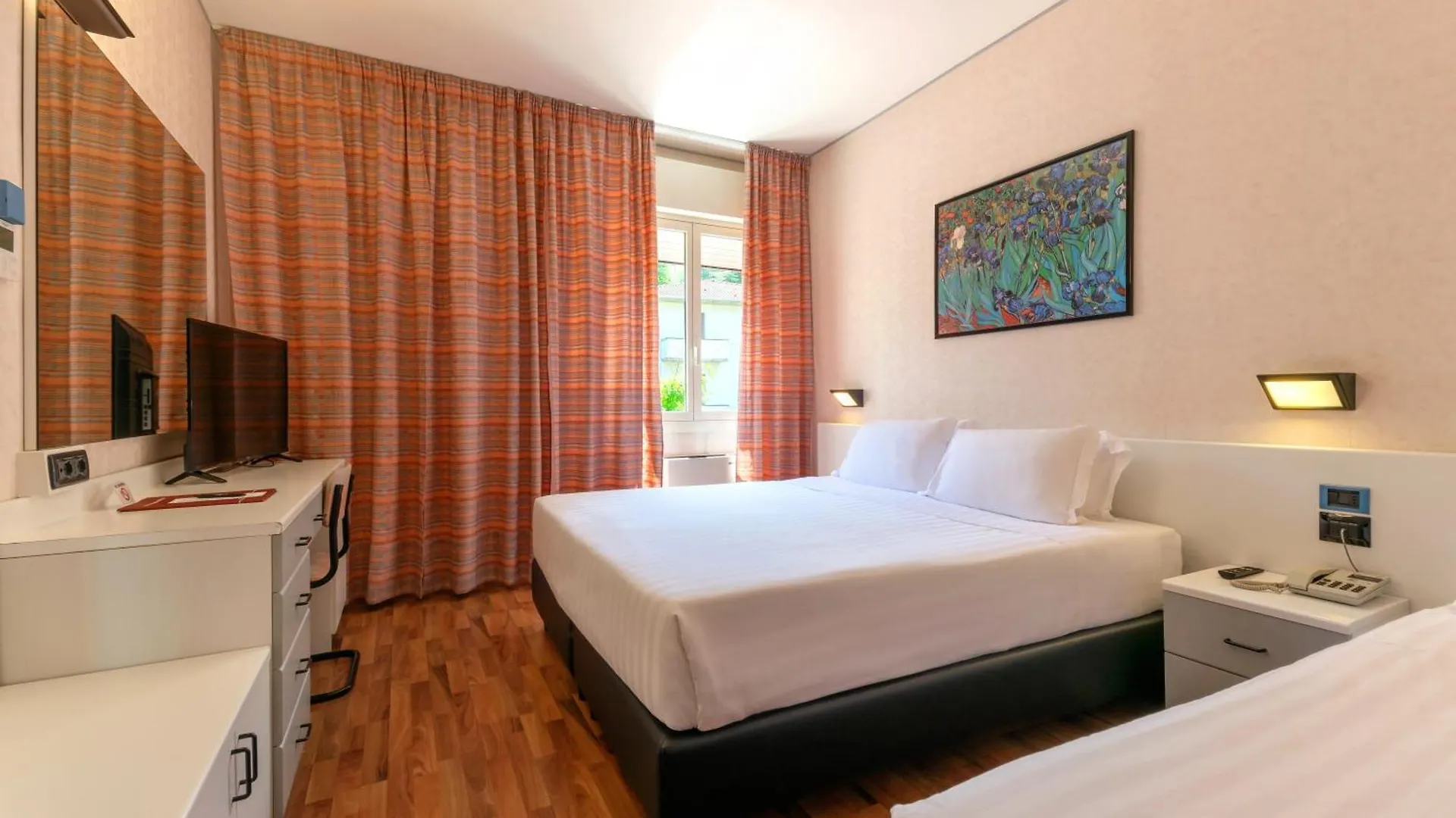 Hotel Falco D'Oro Tole 4*,  Italy
