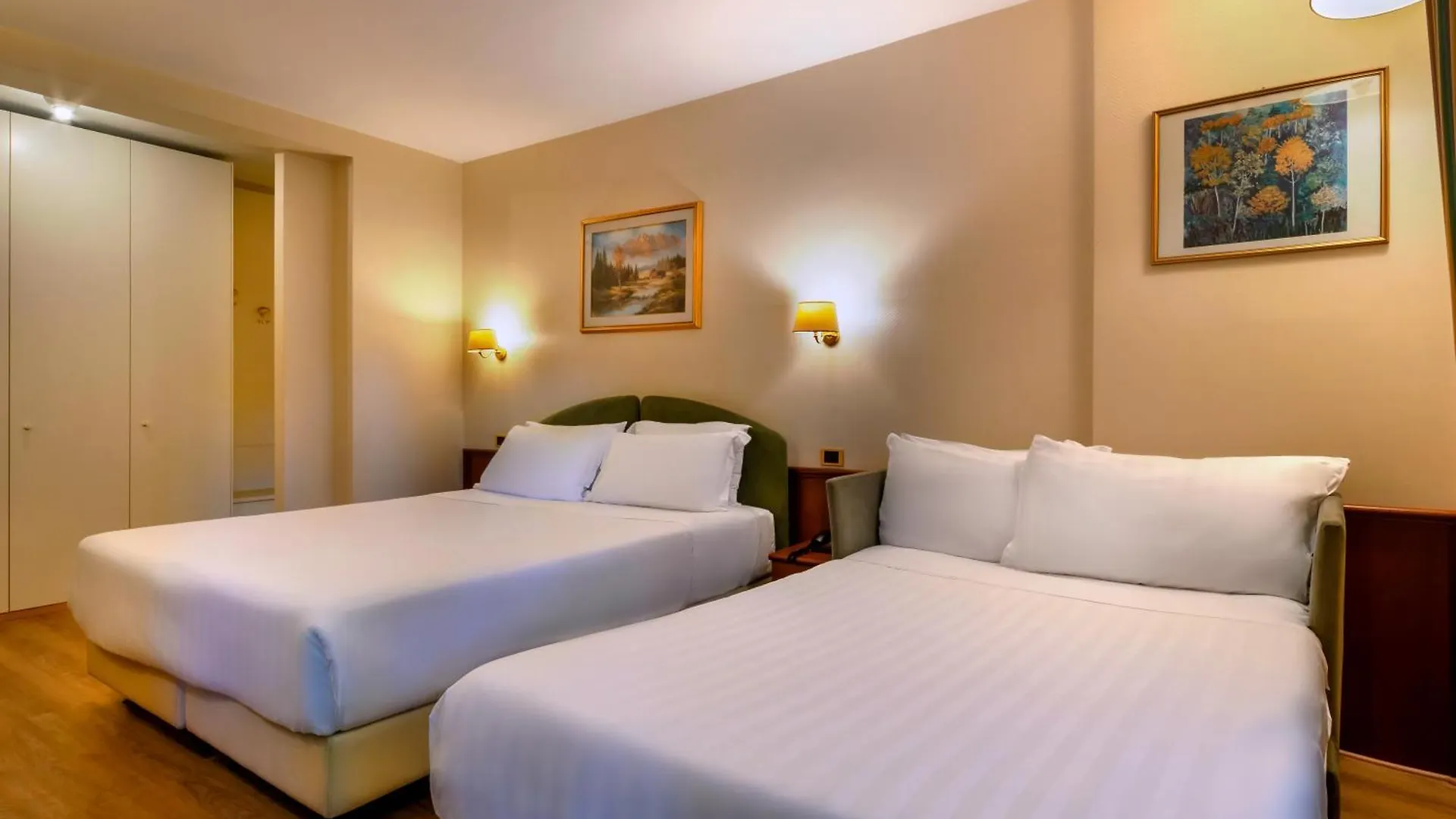 Hotel Falco D'Oro تول