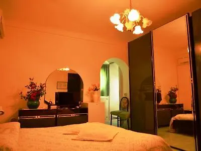 Hotel Falco D'Oro تول