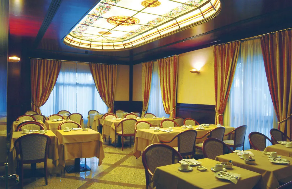 Hotel Falco D'Oro تول إيطاليا