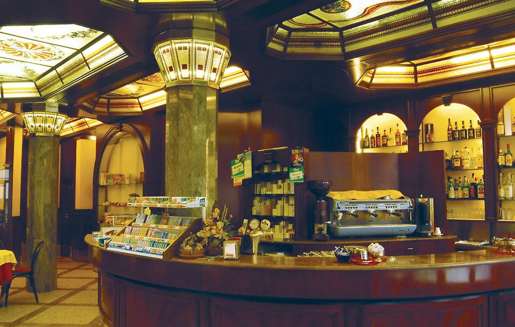 Hotel Falco D'Oro تول